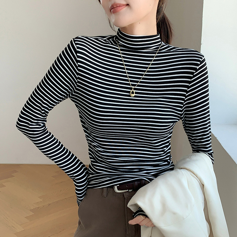 Base Layer Top - بلوزة نسائية كلاسيكية مخططة برقبة مرتفعة،
